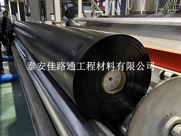 延長(zhǎng)水產(chǎn)養(yǎng)殖防滲膜使用壽命：智慧維護(hù)，持久守護(hù)