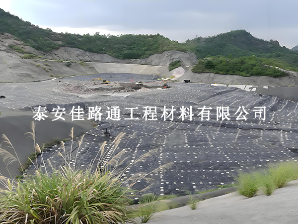 防滲膜鋪設(shè)挑天氣？這些條件必須滿足