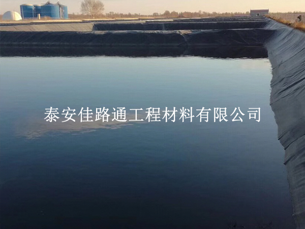 蓄水池防滲膜鋪設(shè)咋井然有序？這些方法少亂子