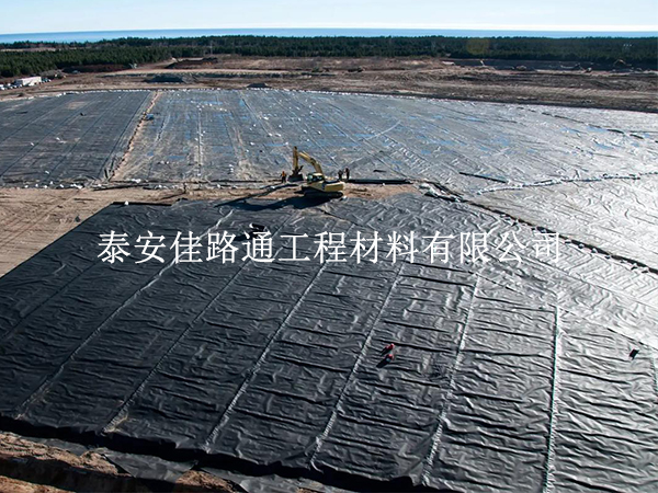 藕池防滲膜怕破損？這樣回填保護才靠譜